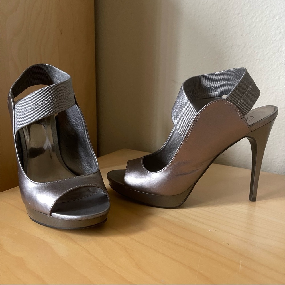 CARLOS SANTANA - gray heels